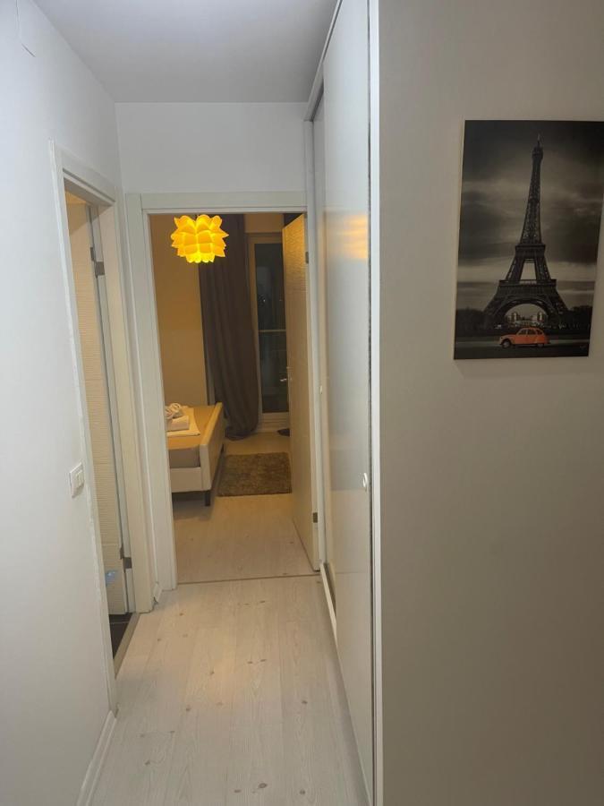 Tranzzit Airport Apartment II Otopeni Luaran gambar