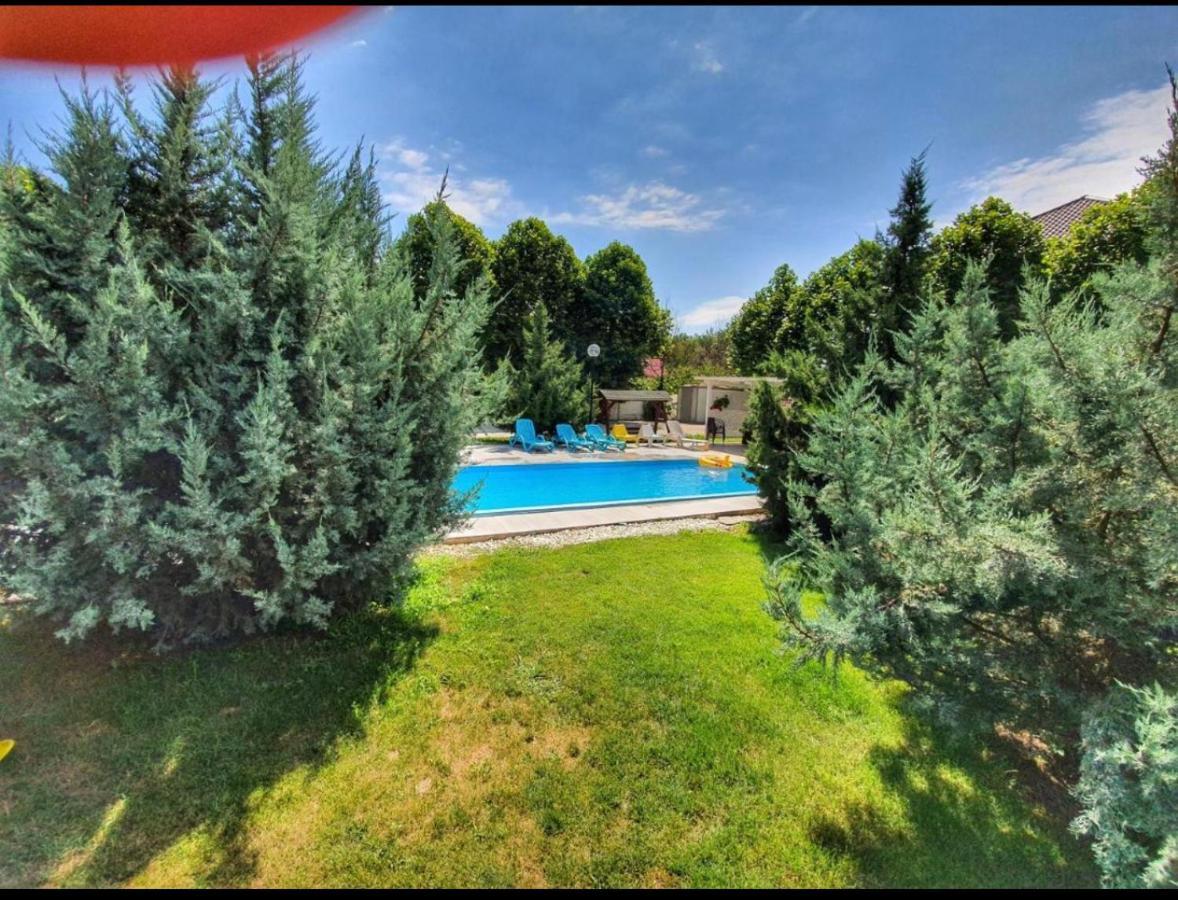Tranzzit Airport Apartment II Otopeni Luaran gambar