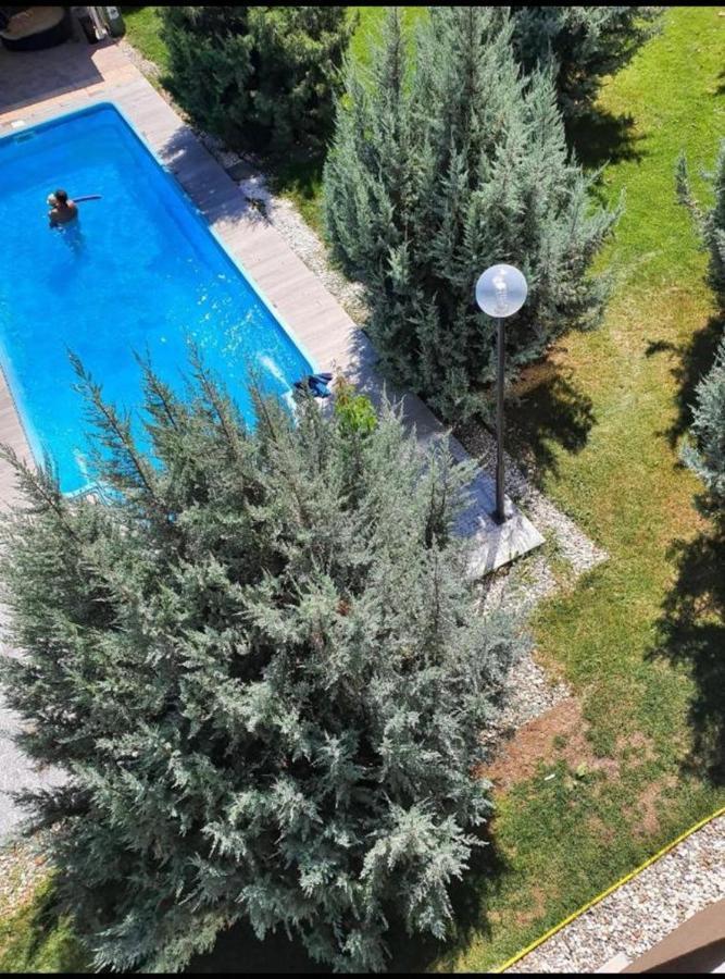 Tranzzit Airport Apartment II Otopeni Luaran gambar